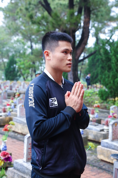 Hà Nội FC thăm nghĩa trang liệt sĩ Trường Sơn